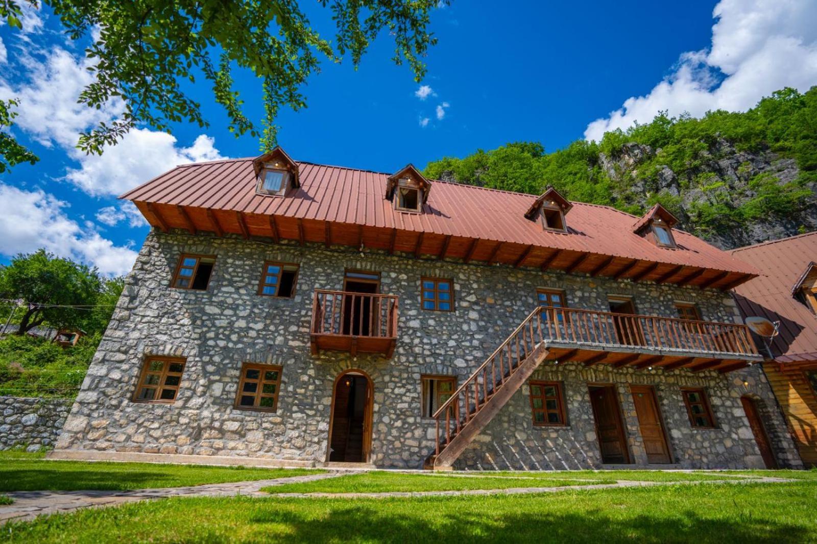 Bujtina Berishta Theth Hotel Exterior photo