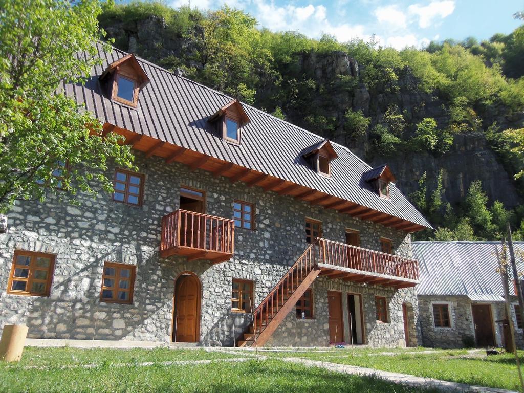 Bujtina Berishta Theth Hotel Exterior photo