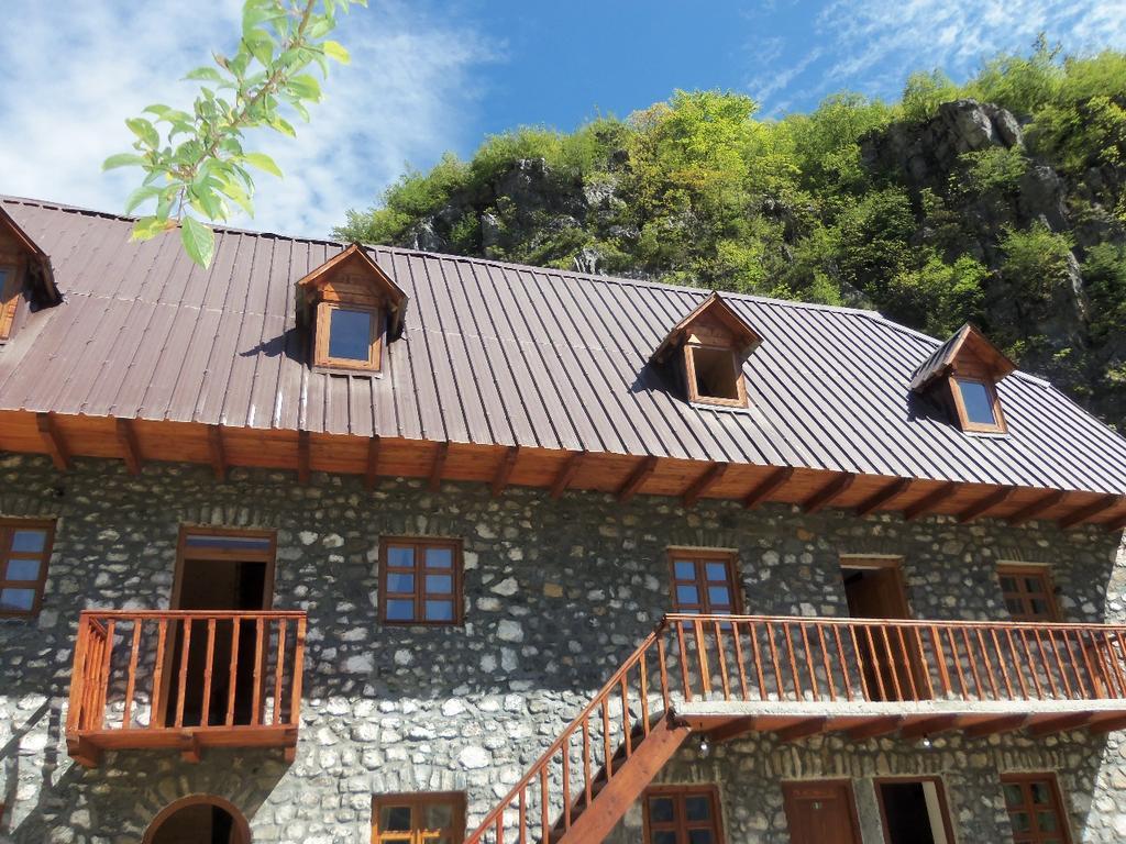 Bujtina Berishta Theth Hotel Exterior photo