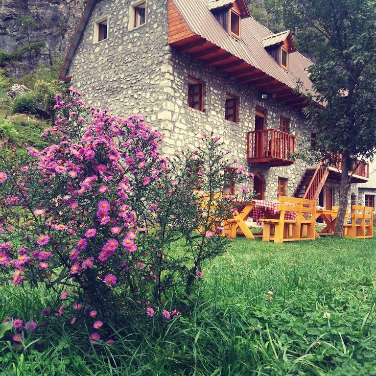Bujtina Berishta Theth Hotel Exterior photo